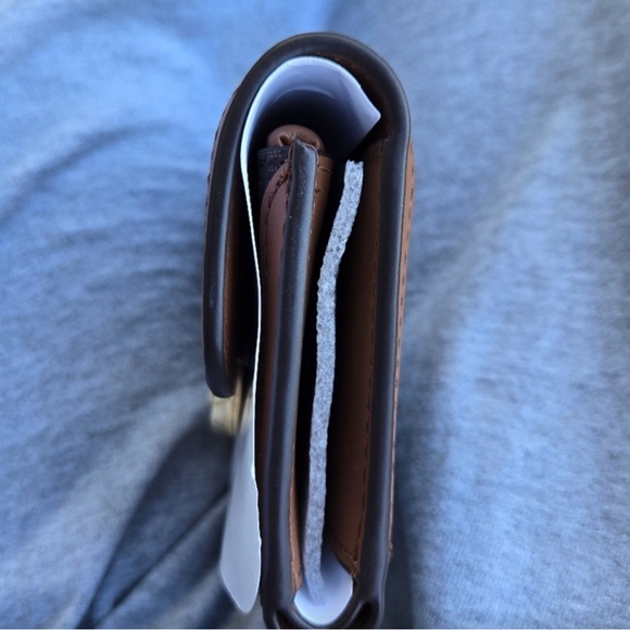 Michael Kors NWT Bifold Wallet - Picture 5 of 5